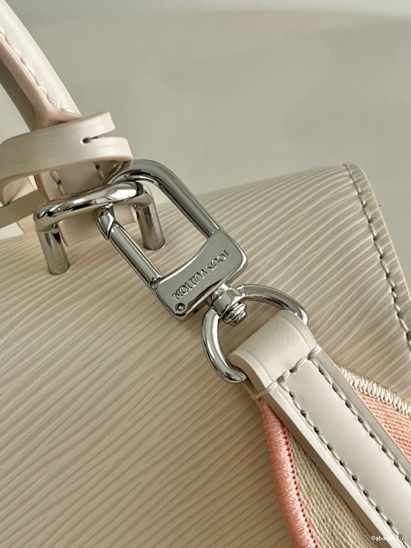 LOUIS CHANELUNY BB VUITTON 0521